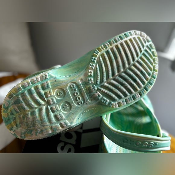 CROCS UNISEX size M9 W11 preowned very good - Picture 2 of 4